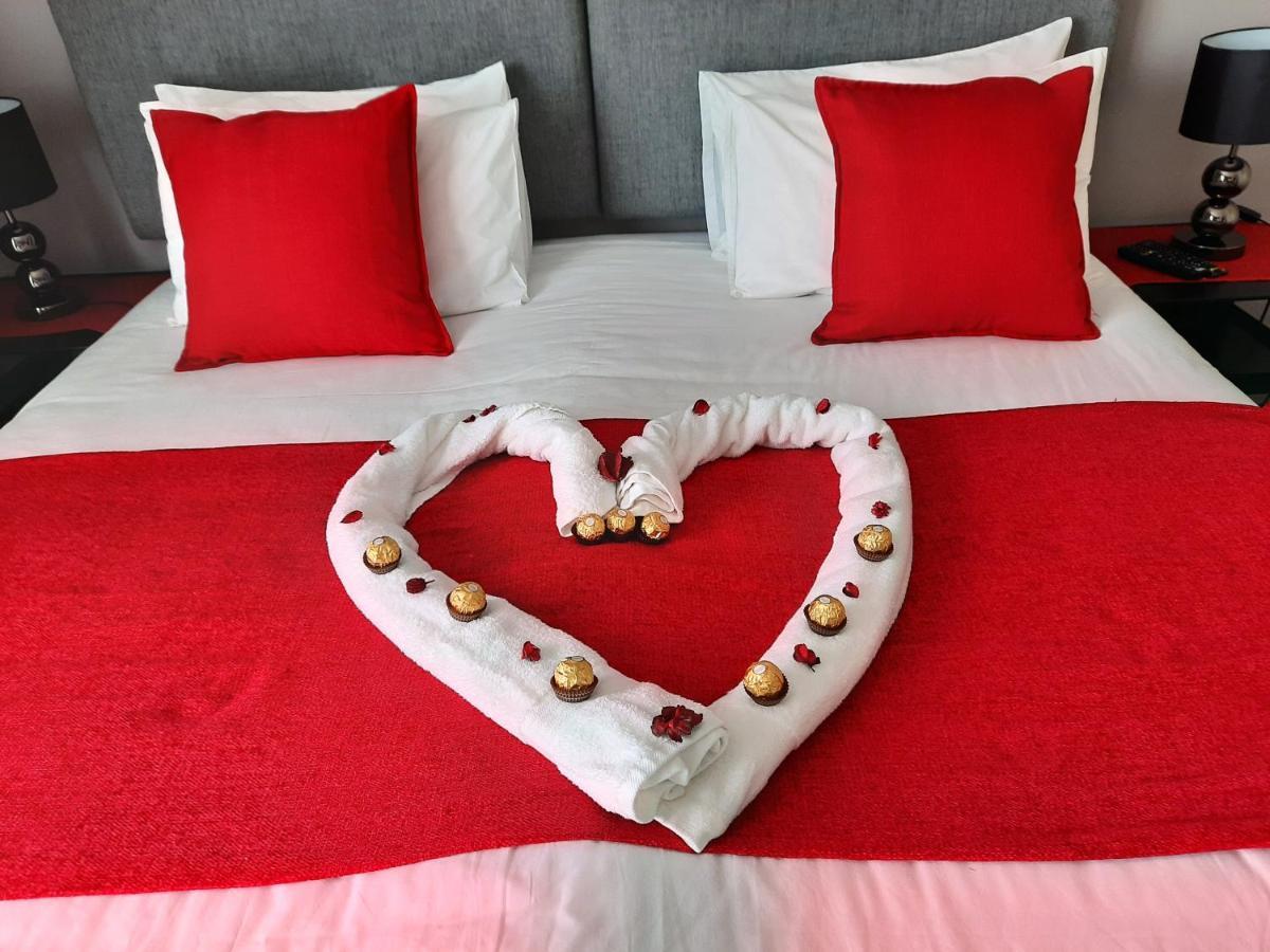קניסנה Phoenix Lodge And Waterside Accommodation מראה חיצוני תמונה