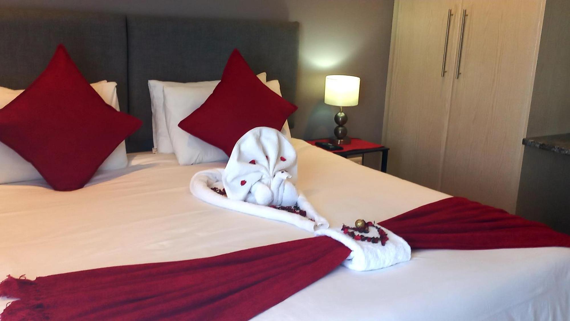 קניסנה Phoenix Lodge And Waterside Accommodation מראה חיצוני תמונה